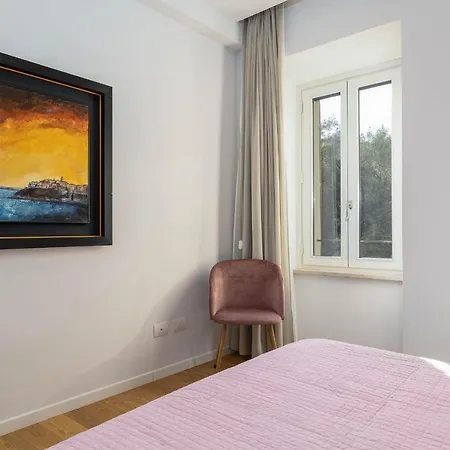 Altido Central Flat W/balcony Сиена